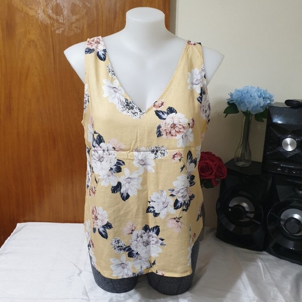 Just Jeans AU-16 Yellow Floral Design Sleeveless Singlet Top NWOT - Picture 2 of 11